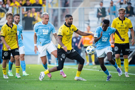 Mjällbys Abdullah Iqbal och Malmö FFs Arnor Sigurdsson