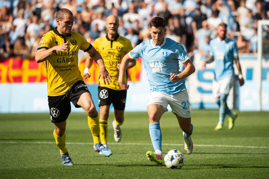 Mjällbys Jacob Bergström och Malmö FFs Lasse Berg Johnsen