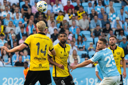 Mjällbys Abdullah Iqbal och Malmö FFs Gabriel Busanello