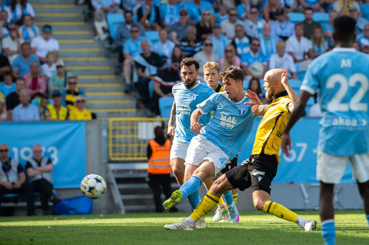 Malmö FFs Kenan Busuladzic gör 1-2 bakom Viktor Gustafson