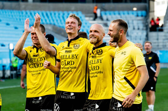Mjällbys spelare jublar