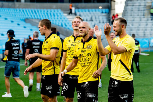 Mjällbys spelare jublar