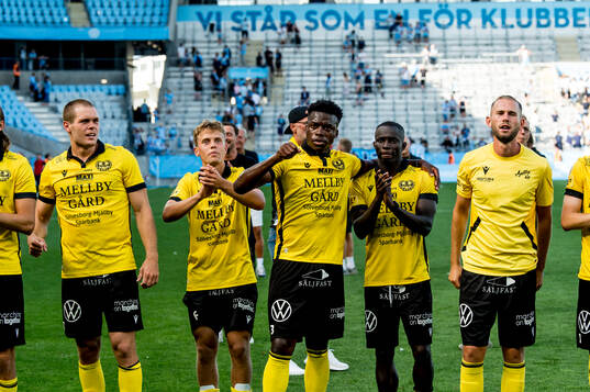 Mjällbys spelare jublar