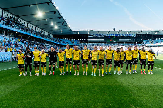 Mjällbys spelare jublar