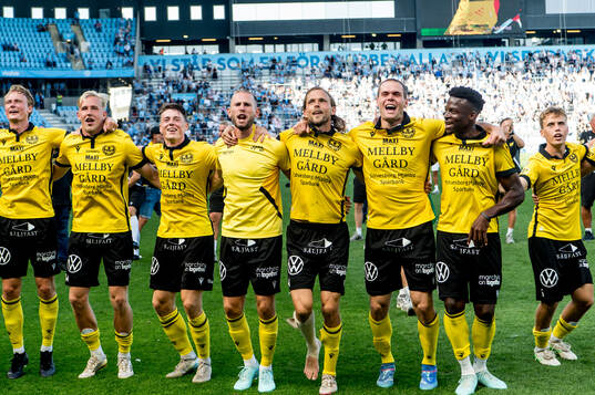 Mjällbys spelare jublar