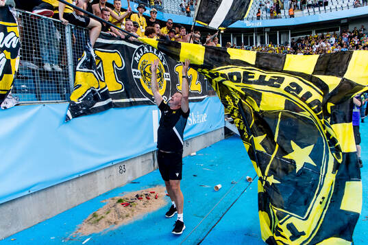 Mjällbys tränare Anders Torstensson jublar