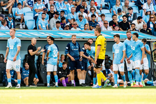Malmö FFs huvudtränare Henrik Rydström och spelare