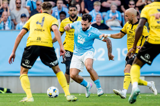 Malmö FFs Sead Haksabanovic mot Mjällbys Abdullah Iqbal