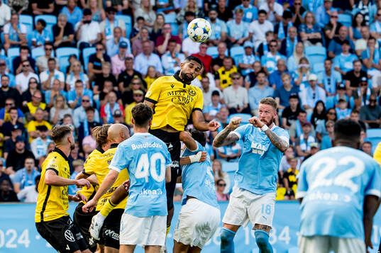 Mjällbys Abdullah Iqbal mot Malmö FFs Pontus Jansson