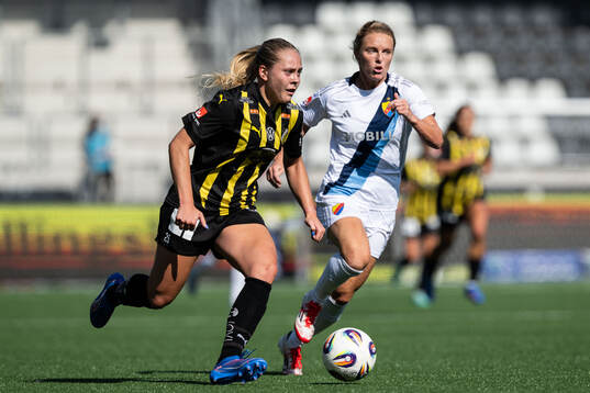 Häckens Alice Bergström och Djurgårdens Mimmi Larsson