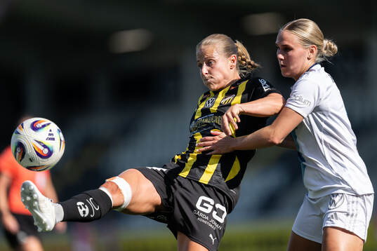 Häckens Anna Anvegård och Djurgårdens Nanne Ruuskanen