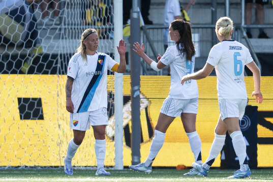 Djurgårdens Therese Åsland jublar