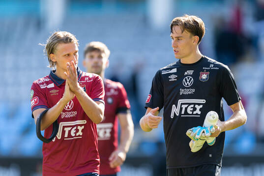 Örgrytes Charlie Vindehall och målvakt Hampus Gustafsson