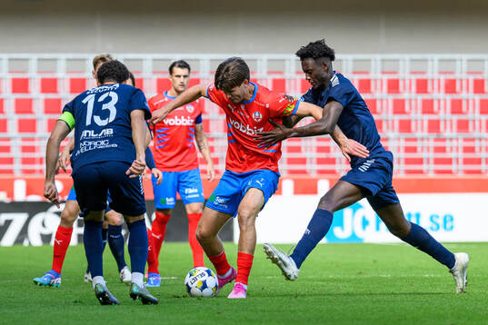 Helsingborgs Wilhelm Loeper och Utsiktens Mass Modou Sise