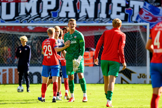 Helsingborgs målvakt Johan Brattberg jublar