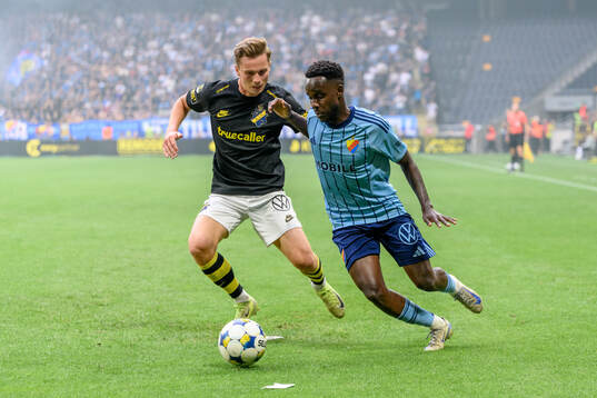 AIKs Johan Hove och Djurgårdens Tokmac Nguen