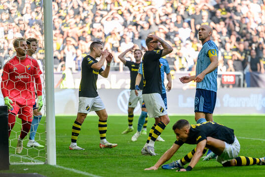 AIKs Dino Besirovic och John Guidetti deppar