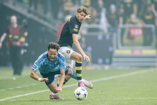 Djurgårdens Mikael Anderson och AIKs Anton Salétros