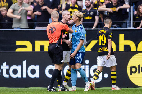 AIKs Thomas Poppler Isherwood och Djurgårdens Theo Bergvall