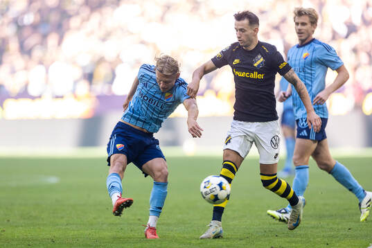 Djurgårdens Tobias Gulliksen och AIKs Bersant Celina