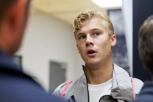 Djurgårdens Theo Bergvall i mixade zonen