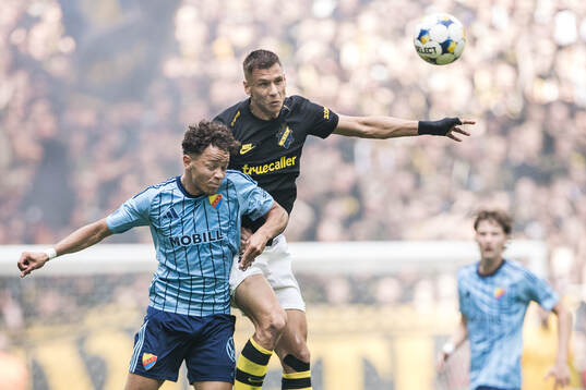 Djurgårdens Mikael Anderson och AIKs Filip Benkovic