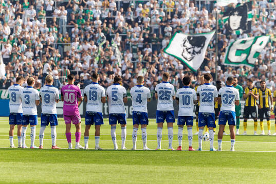 IFK Norrköpings och Hammarbys spelare hedrar Ove Kindvall