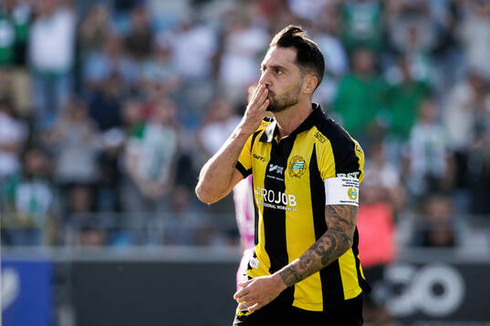 Hammarbys Nahir Besara jublar