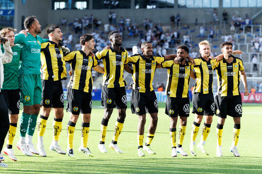 Hammarbys spelare jublar efer fotbollsmatchen i Allsvenskan