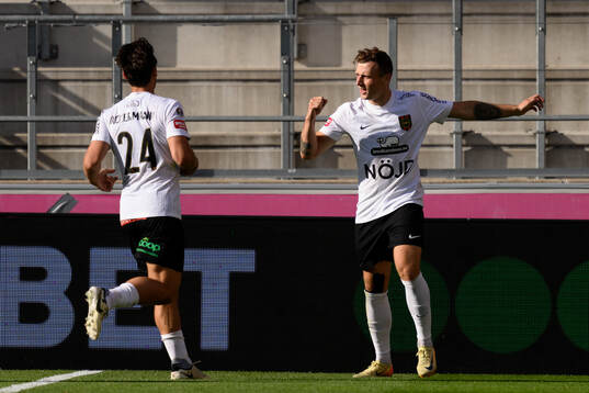 Brommapojkarnas Adam Skanning Jakobsen jublar