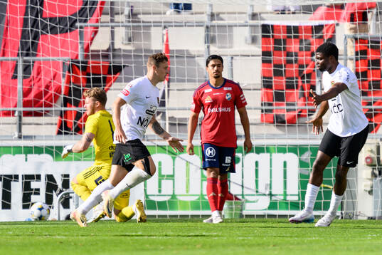 Brommapojkarnas Adam Skanning Jakobsen jublar
