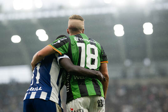 IFK Göteborgs Saidou Alioum Moubarak och GAIS Kevin Holmén