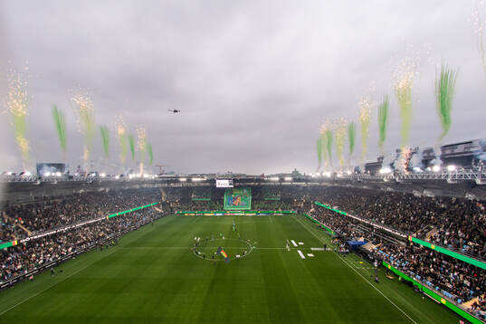 Fyrverkerier på taket till Gamla Ullevi