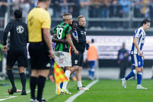GAISs Kevin Holmén och IFK Göteborgs Saidou Alioum