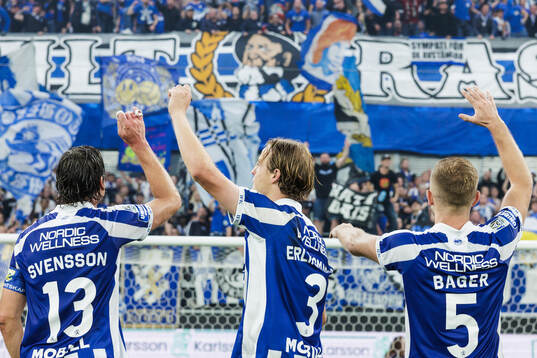 IFK Göteborgs spelare jublar