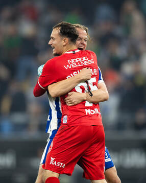 IFK Göteborgs August Erlingmark och målvakt Elis