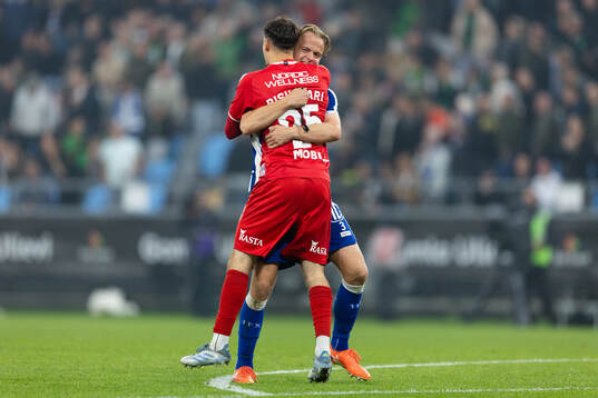 IFK Göteborgs August Erlingmark och målvakt Elis