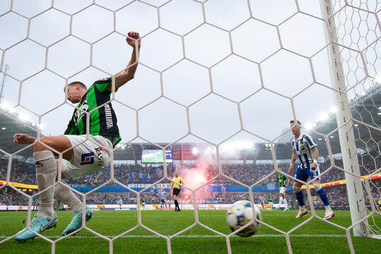 IFK Göteborgs Kolbeinn Thordarson (ej i bild) skjuter 0-1