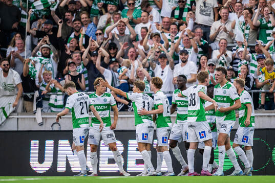 Västerås Mikkel Ladefoged jublar med lagkamrater
