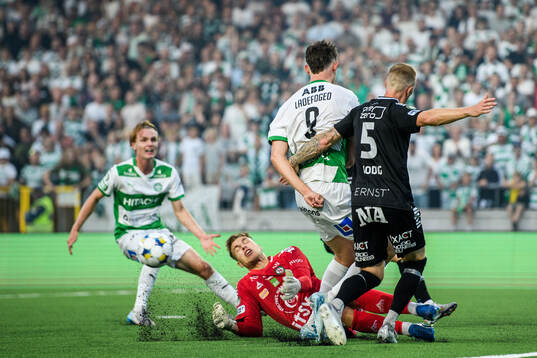 Örebros målvakt Jakub Ojrzynski, Västerås Mikkel