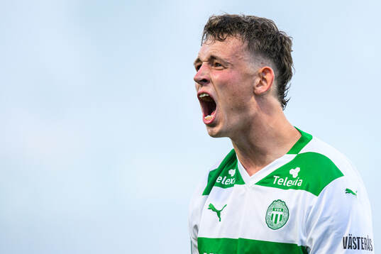 Västerås Mikkel Ladefoged jublar