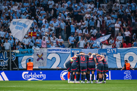 Players of Malmö FF gather for second half
