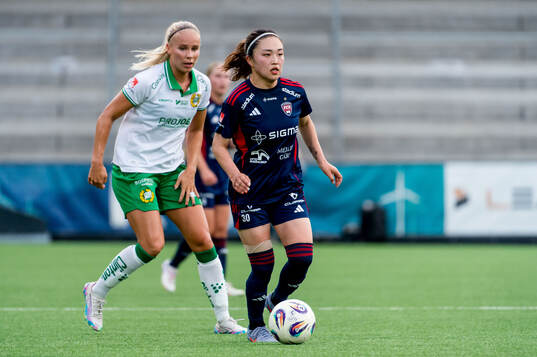 Rosengårds Aemu Oyama och Hammarbys Stina Lennartsson