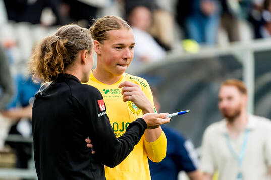 Hammarbys målvakt Melina Loeck deppar