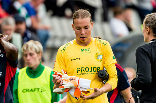 Hammarbys målvakt Melina Loeck deppar