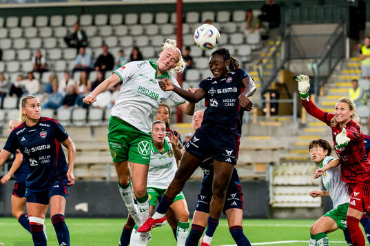 Hammarbys Emilie Bragstad och Rosengårds Anam Imo