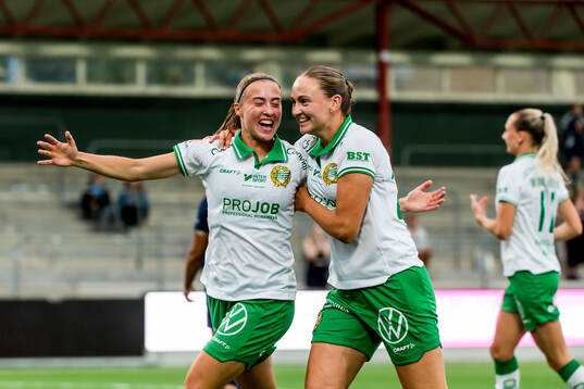 Hammarbys Vilma Emilia Koivisto och Vilde Hasund jublar