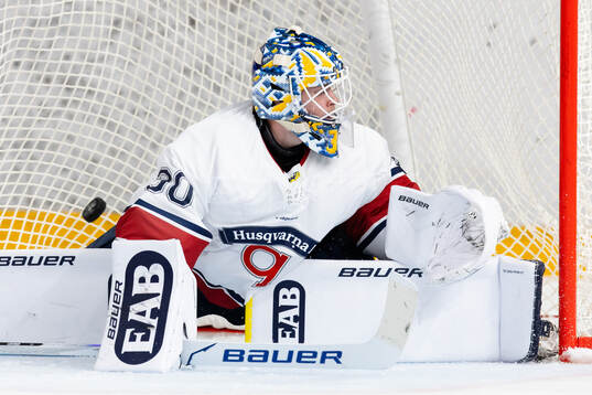 HV71s målvakt Lassi Lehtinen släpper in 2-0 på skott