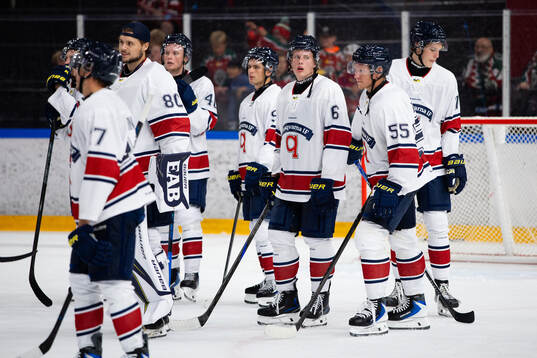 HV71s Karl Annborn och Andreas Borgman  deppar