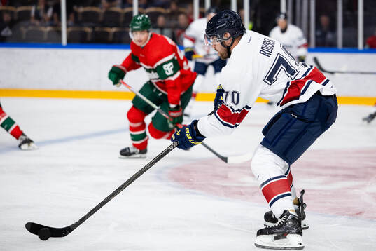 HV71s Lukas Rousek